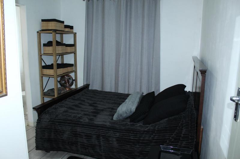 To Let 1 Bedroom Property for Rent in Oostersee Western Cape